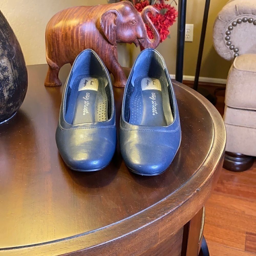 Easy Street Foot Magic heels Size 7